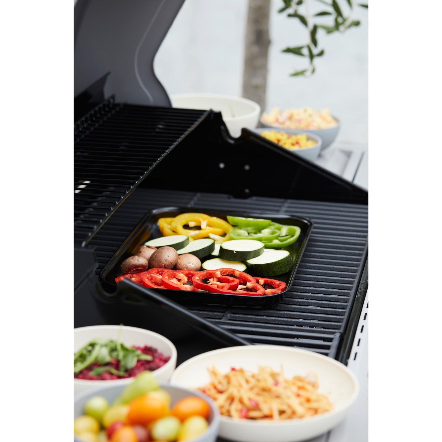 Grillen Sie eine wiederverwendbare Grillpfanne von E -Mail