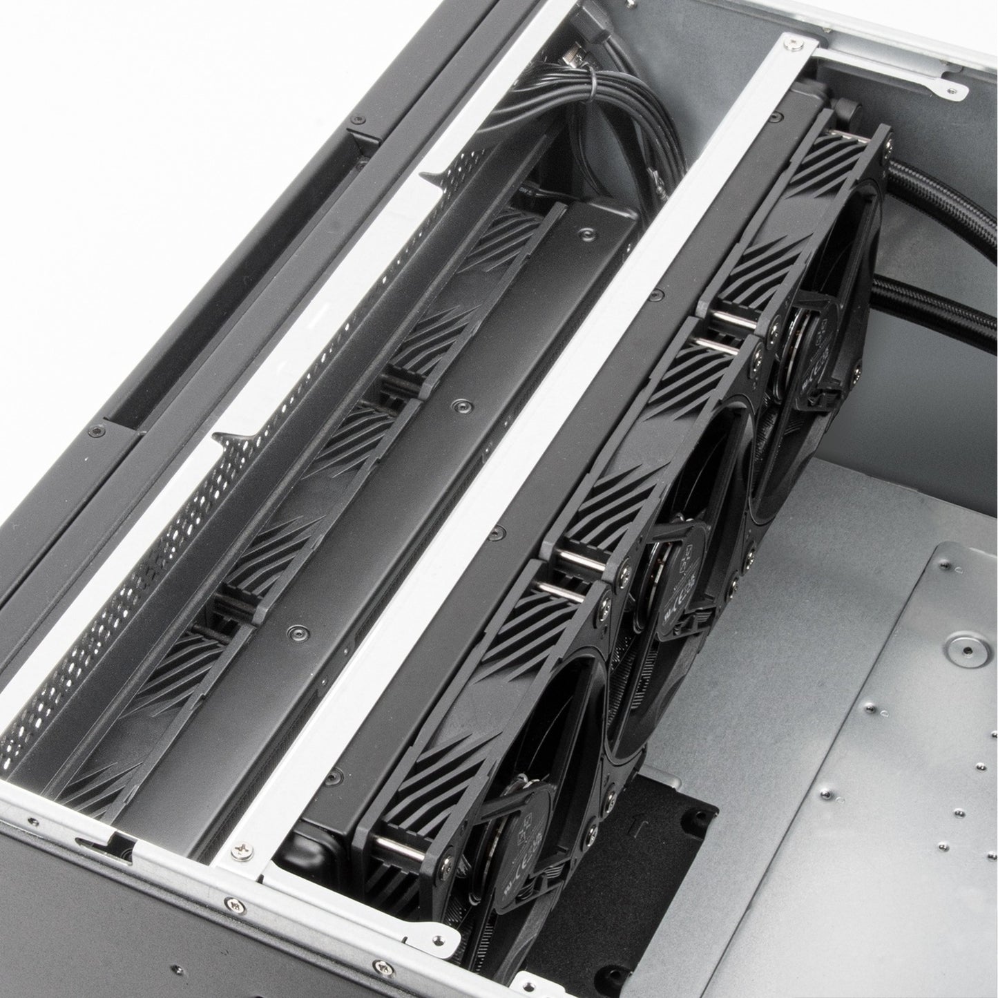 Silverstone RM52