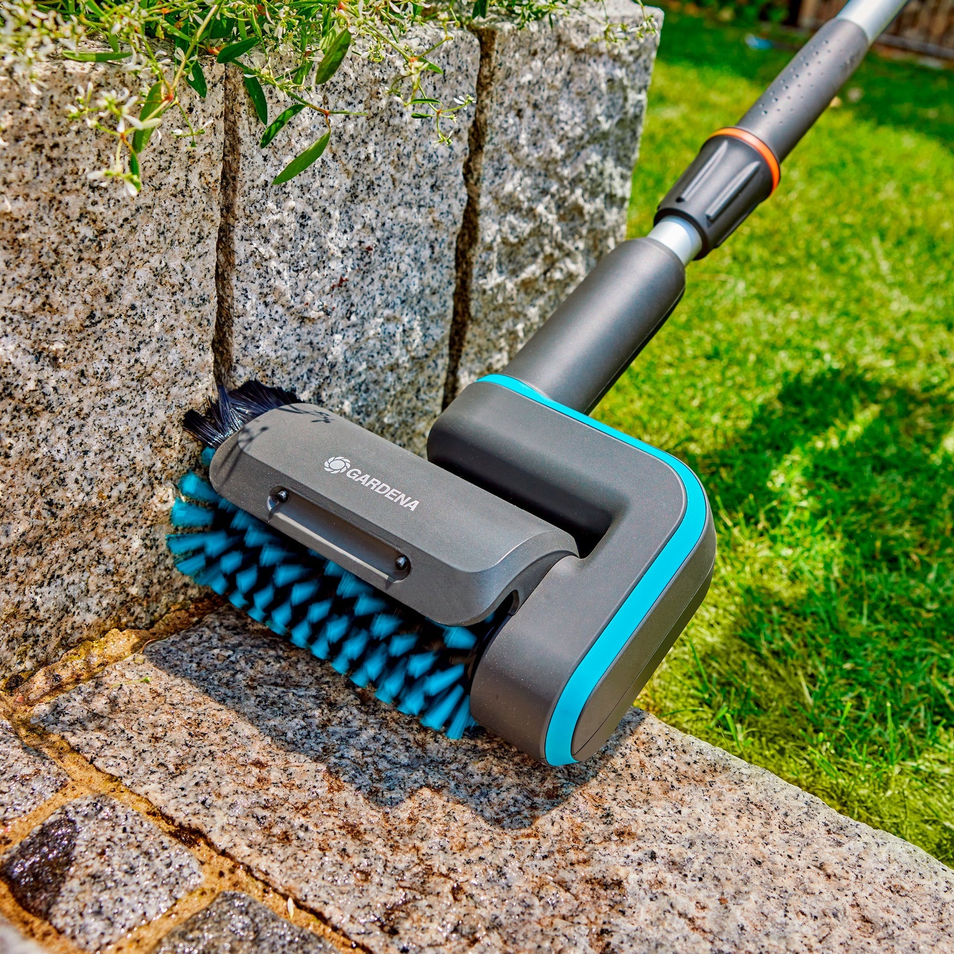 Gardena Aquabrush Medium Rolling Pinsel für Batterie-Multiardrom
