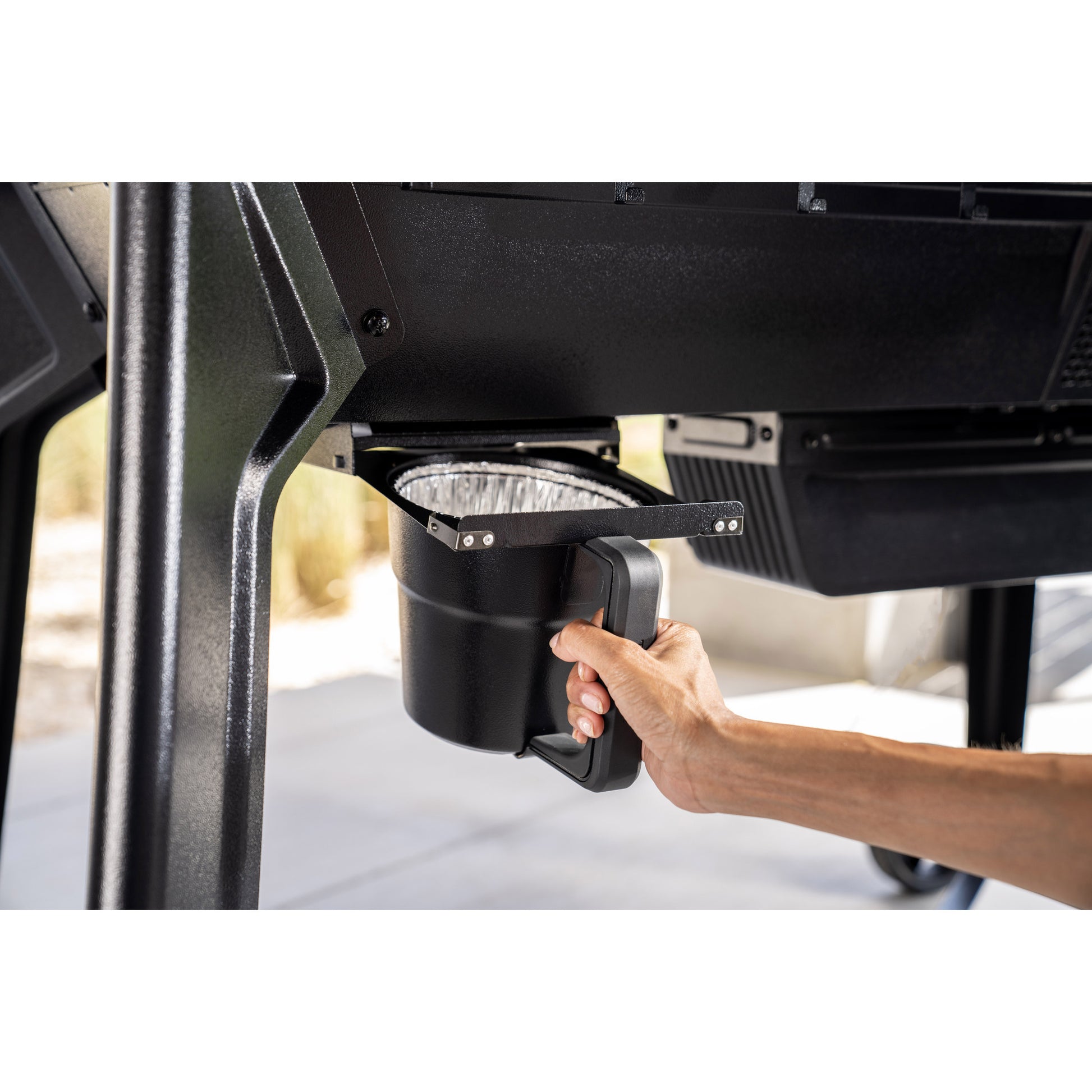 Traeger Woodridge Pelletgrill (schwarz, WLAN)