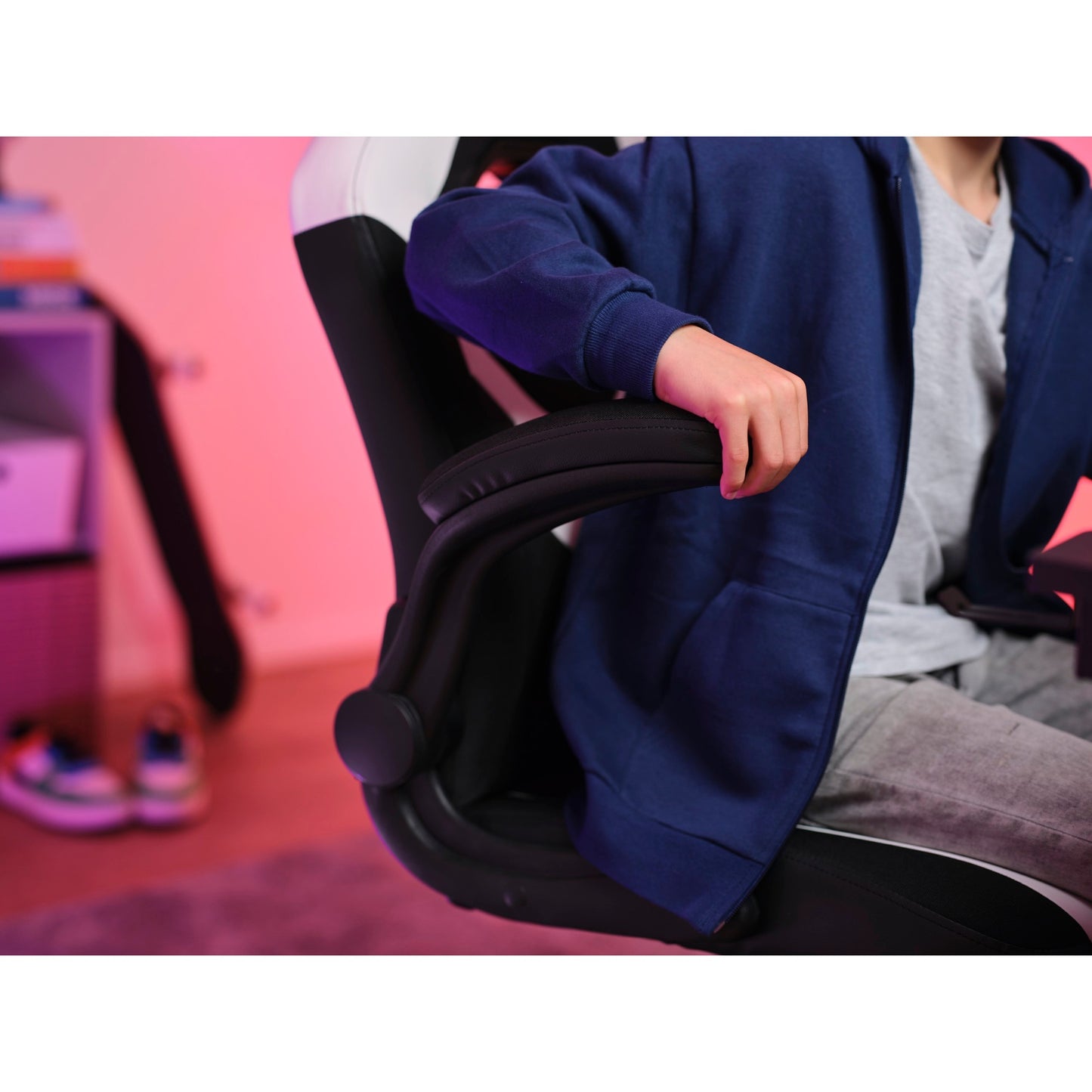 Vertrauen Sie GXT 703W Riye Gaming Chair