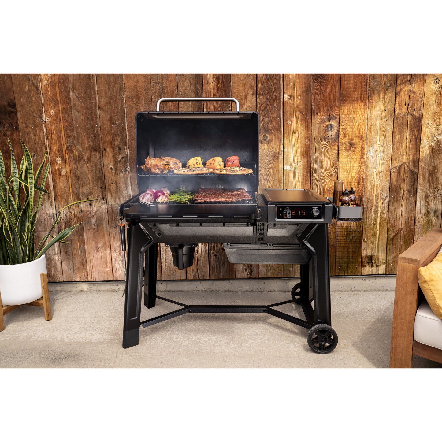 Traeger Woodridge Pelletgrill (schwarz, WLAN)