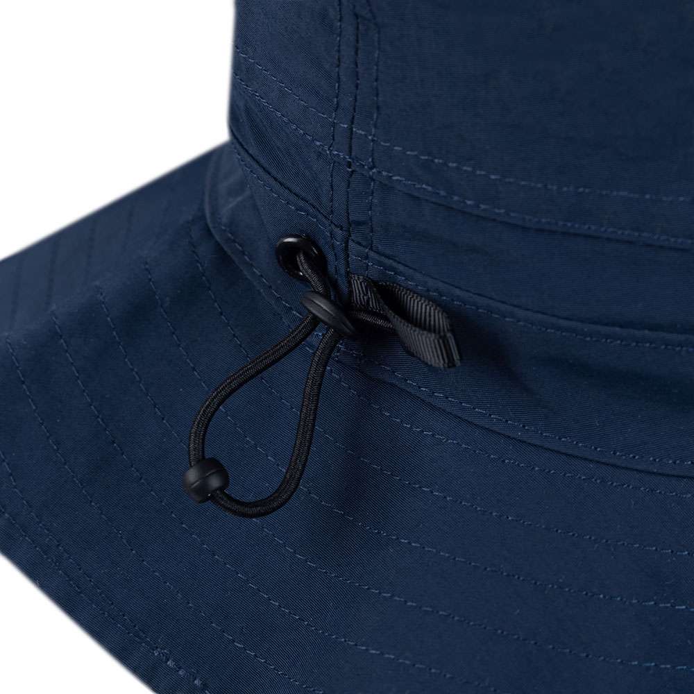 Buff erforscht Booney – Hut