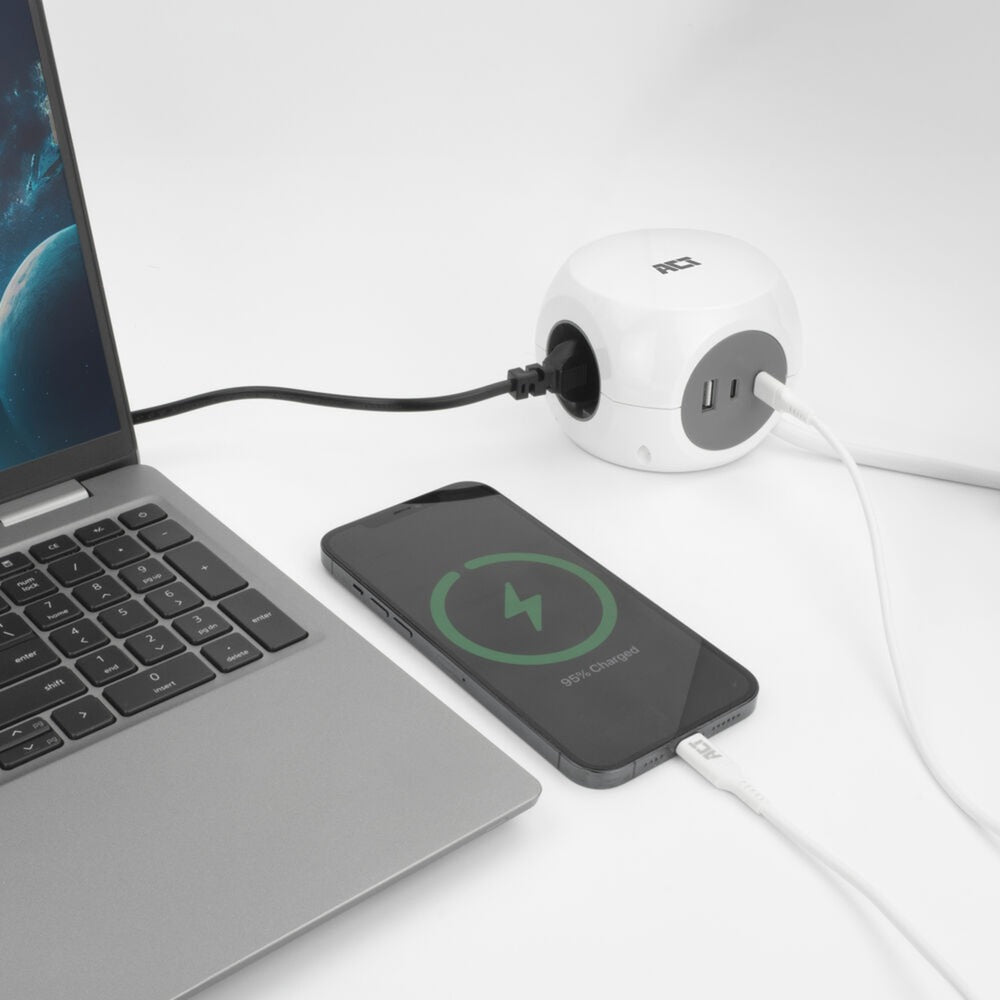 ACT Connectivity Socket Kubus mit 3 Sockets, 30W D.