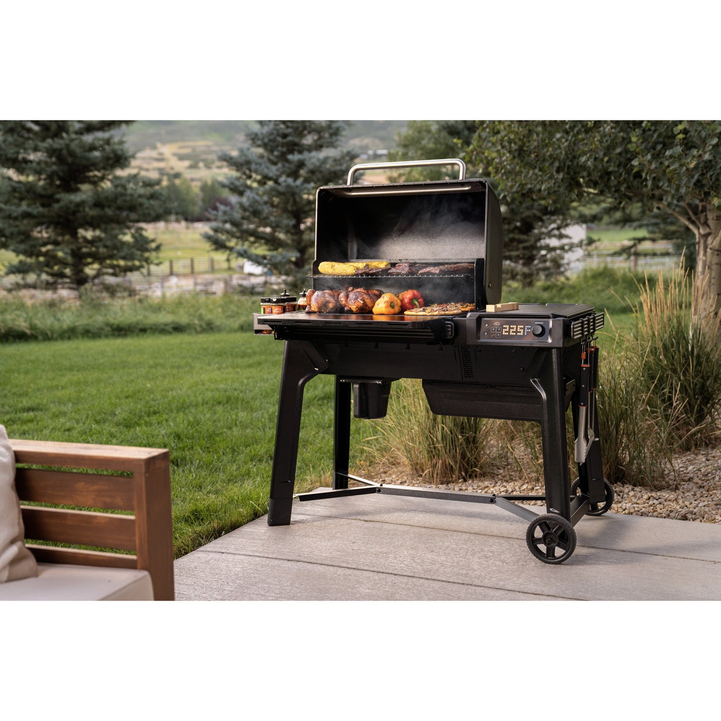Traeger Woodridge Pelletgrill (schwarz, WLAN)