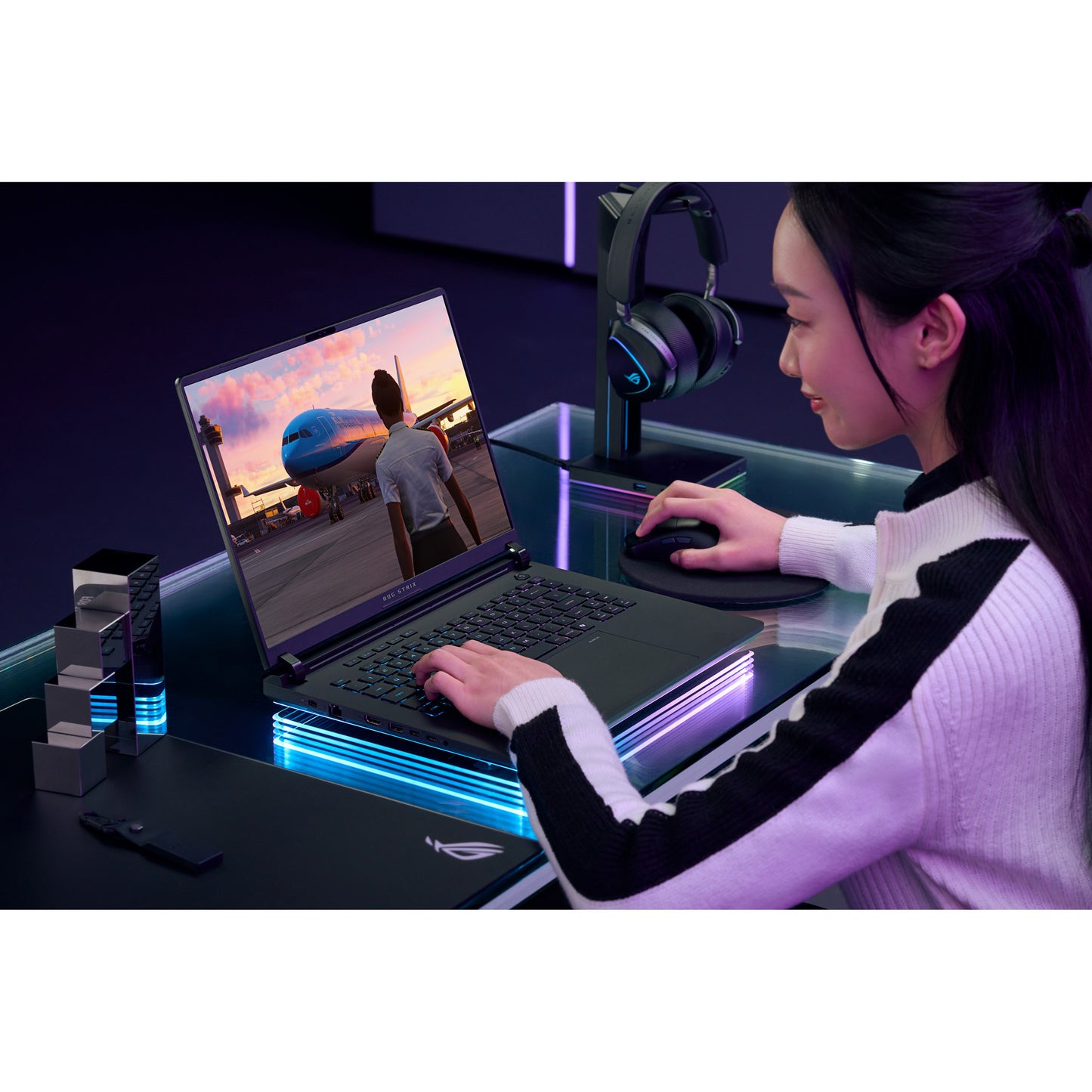 Asus ROG Strix Scar 18 G835LX-SA012W 18 Gaming-Laptop (Schwarz | Core Ultra 9 275HX | RTX 5090 | 64 GB | 4 TB SSD | 240 Hz)