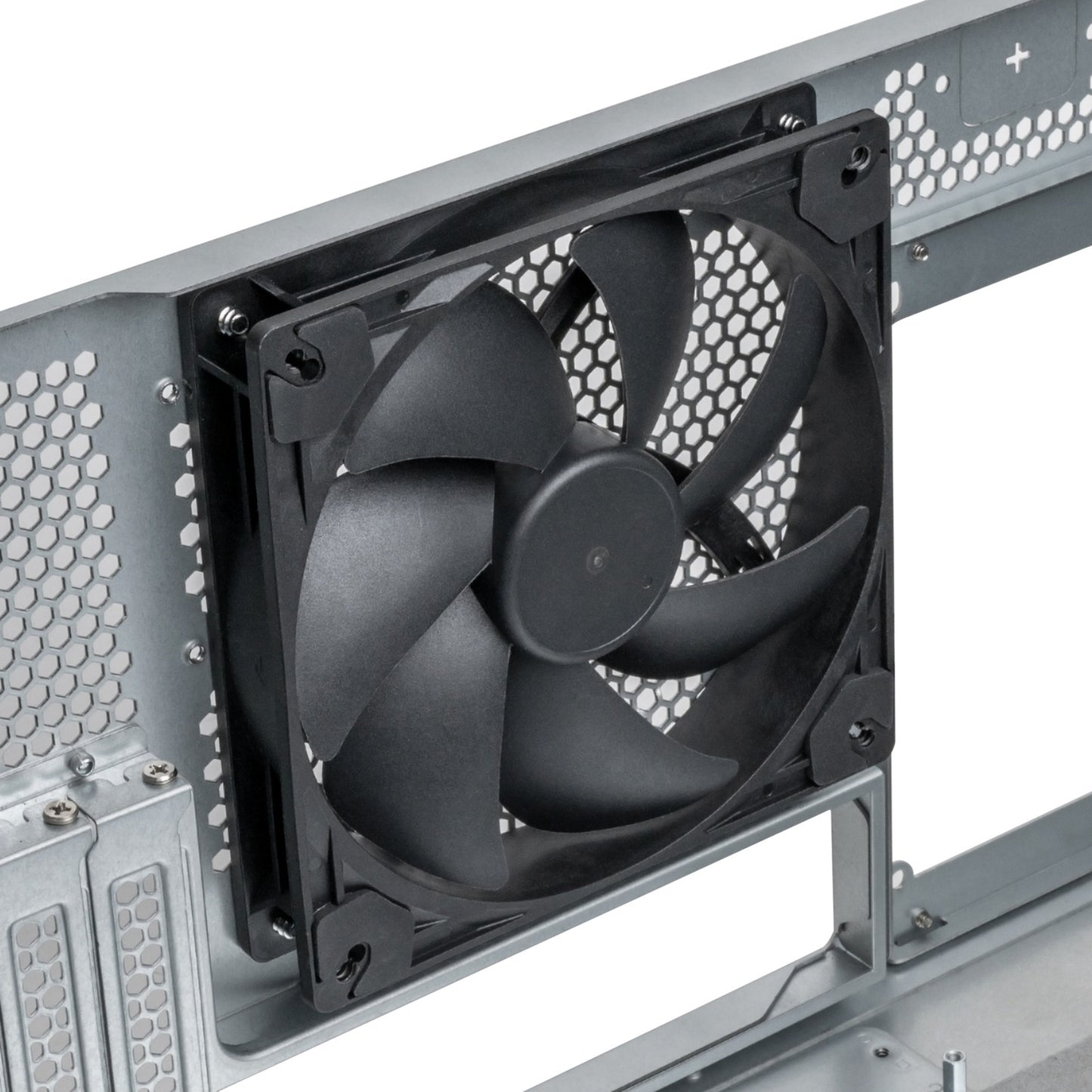 Silverstone RM52