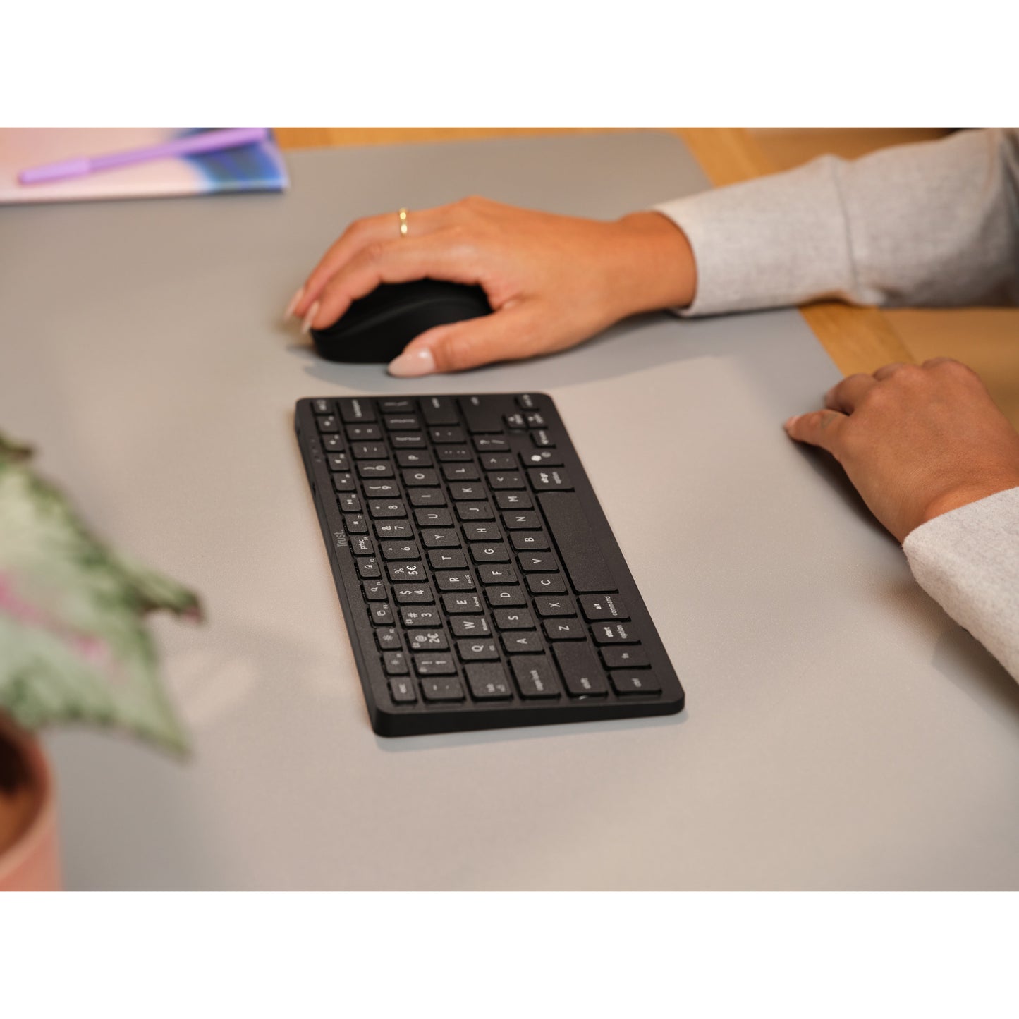 Trust Nado II Bluetooth-Tastatur (schwarz, US-Layout, Scherenschalter, Bluetooth)