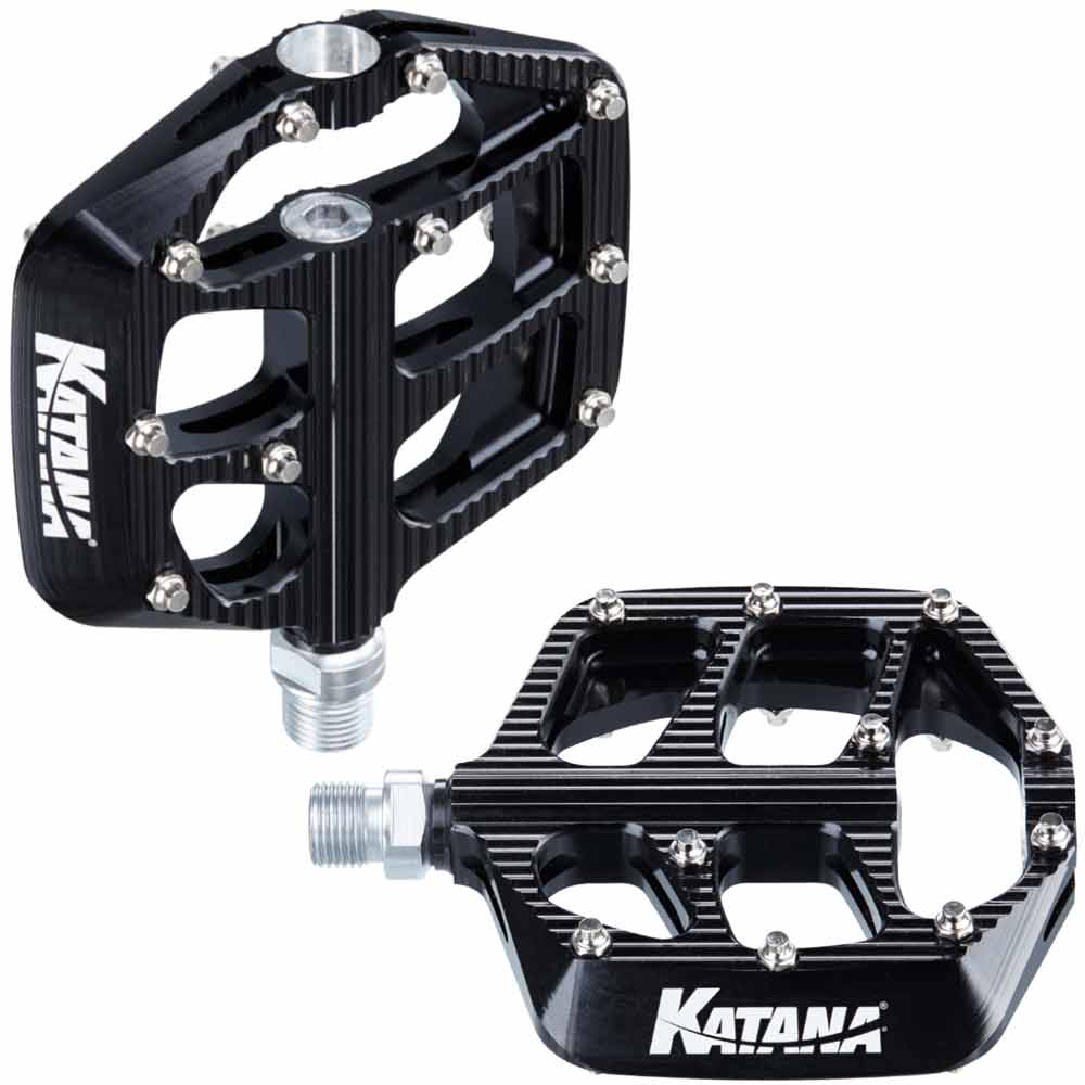 Flache Pedale im Katana-Attack-Modus