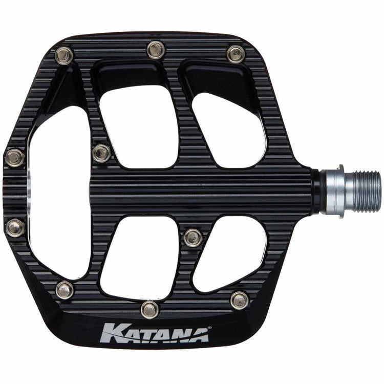 Flache Pedale im Katana-Attack-Modus