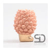 Von der Jahreszeit inspirierte Deko-Vase mit Tannenzapfen auf Sockel, 12 cm, beige-rot