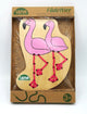 Lena lernt mit diesem Flamingo, mit diesem Flamingo zu streiten