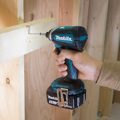 Makita 18 V Schlachtschraubendreher DTD153ZJ