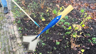 Die weiße Unkrauthacke mit Eschenholzstiel von 1700 mm Dewit