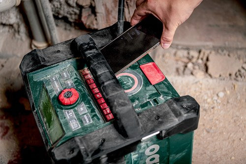 Batterieantrieb mit Metabo-Batterieantrieb R12-18 32W BT DAB+