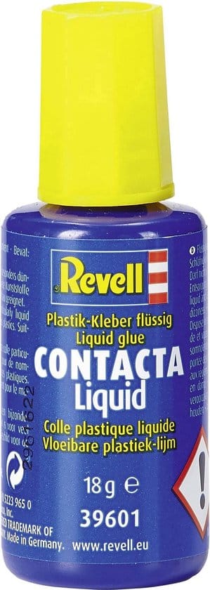 Kleben Sie mit einer Bürste zum Aufbau von Modellen kleben