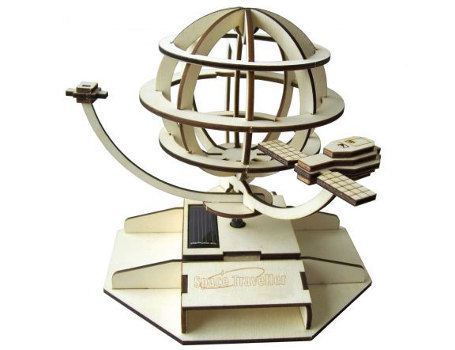 SOLExpert Building -Paket -Satellit mit Solarpanel