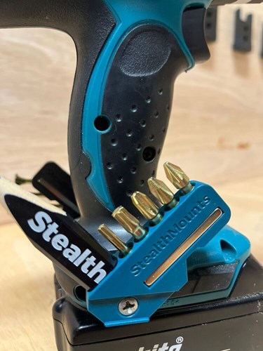 Stealthmounts 4590 Bithalter für Makita | blau | 2 Stück - bh-mk-4590-blu